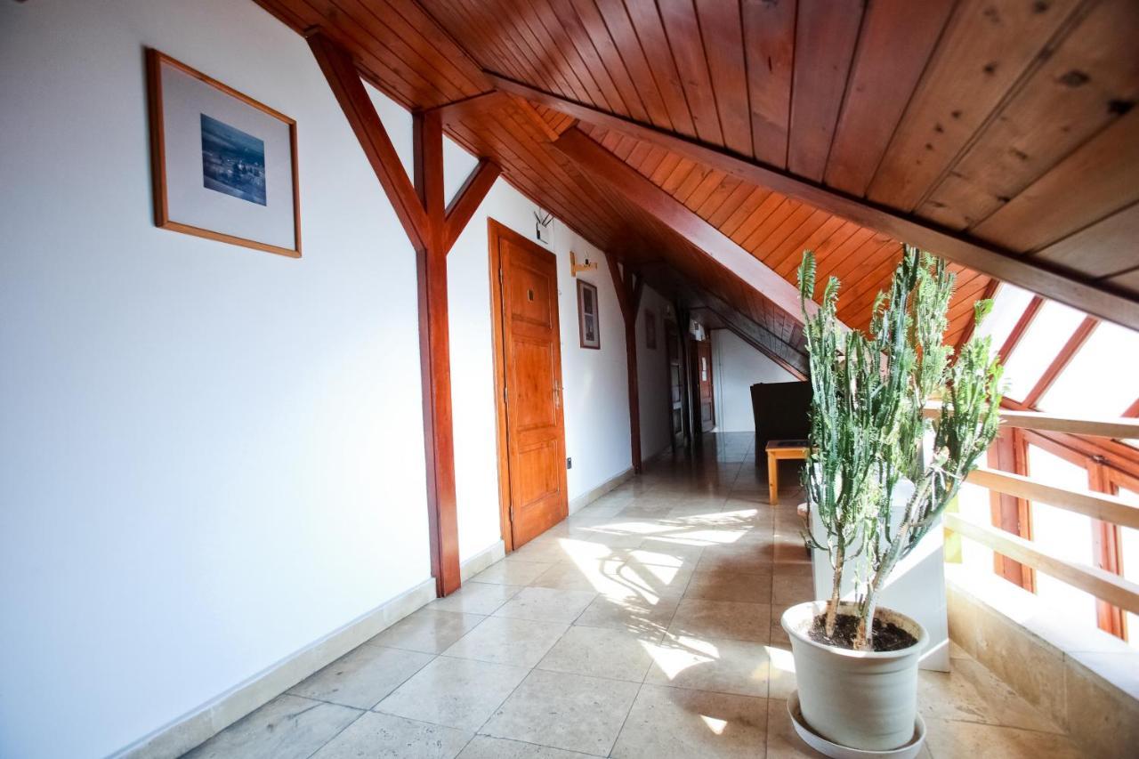 Lenau Ház Acomodação com café da manhã Pécs Exterior foto