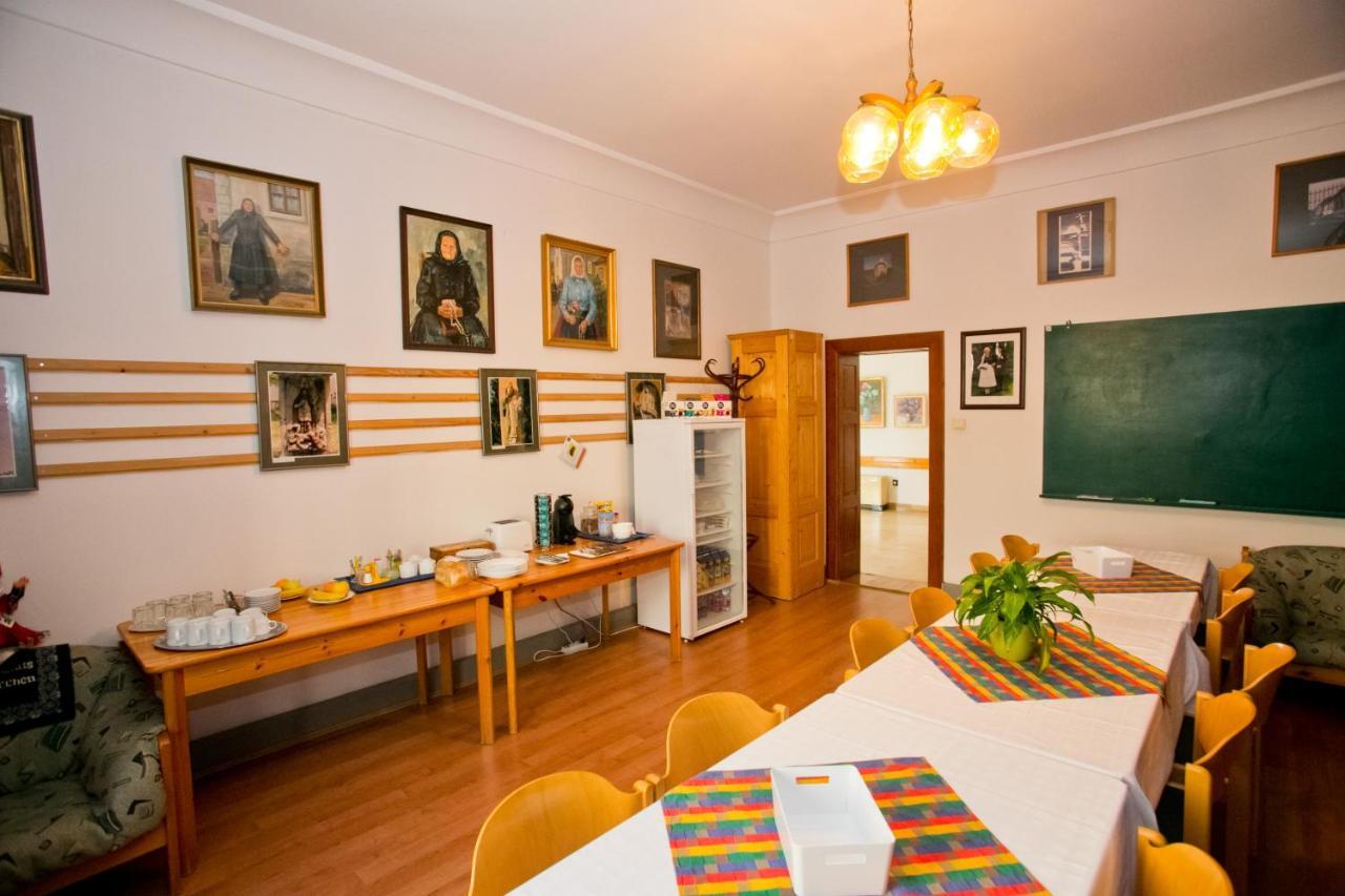 Lenau Ház Acomodação com café da manhã Pécs Exterior foto